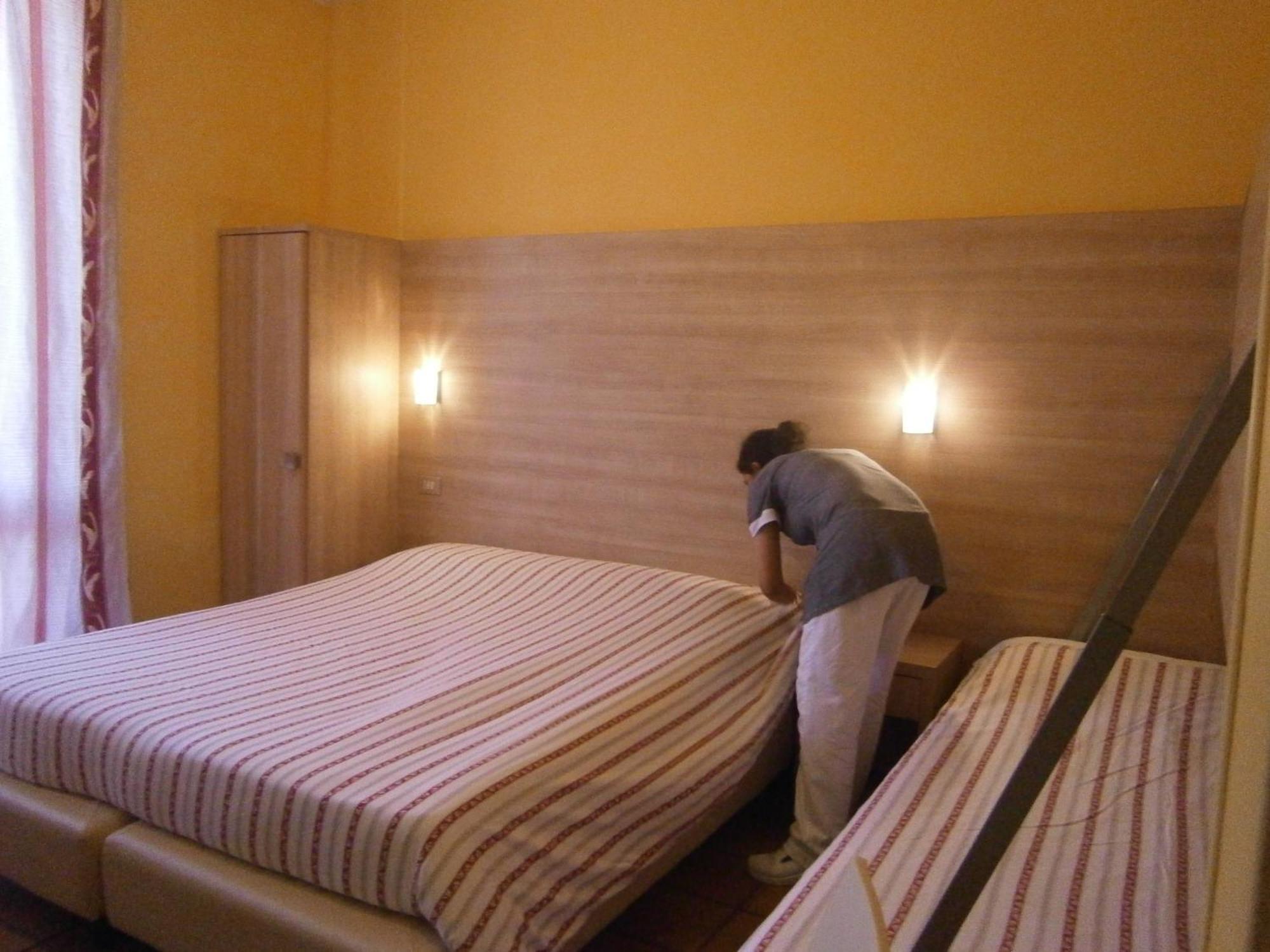 Hotel Chiara シルミオーネ 部屋 写真