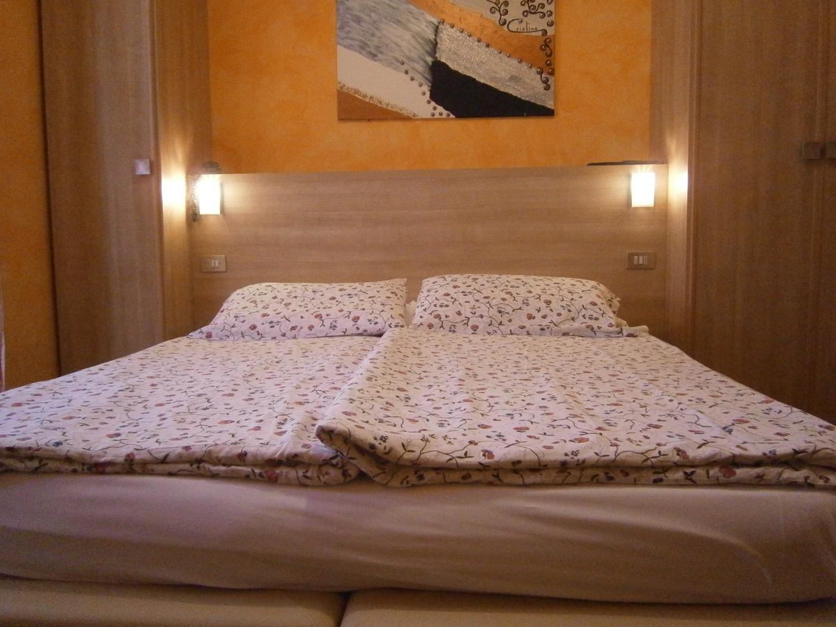 Hotel Chiara シルミオーネ エクステリア 写真