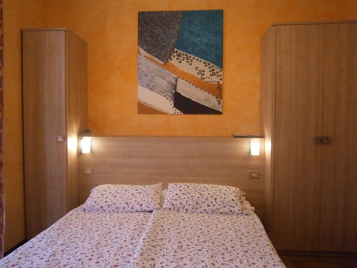 Hotel Chiara シルミオーネ エクステリア 写真