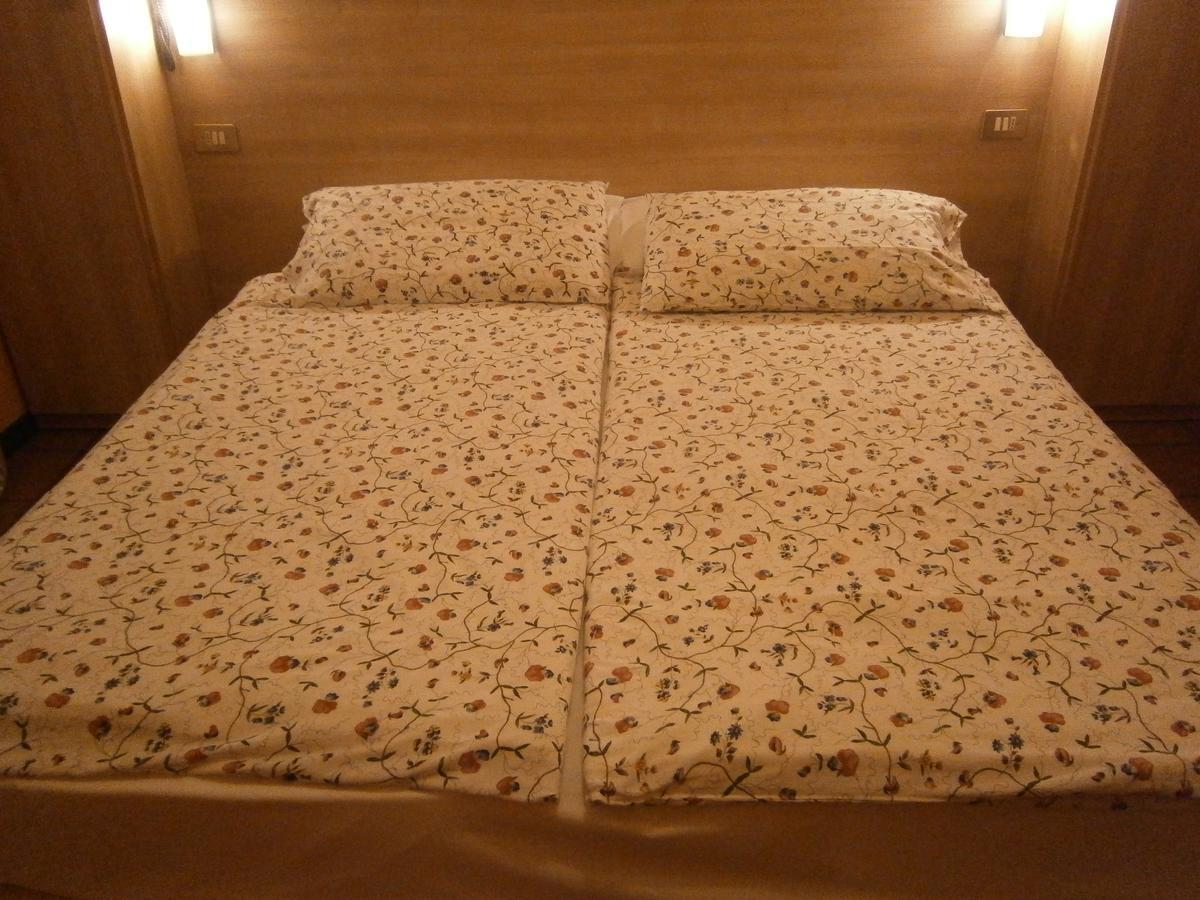 Hotel Chiara シルミオーネ エクステリア 写真