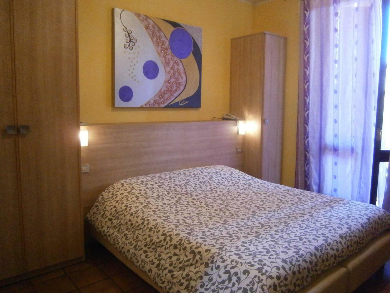 Hotel Chiara シルミオーネ エクステリア 写真